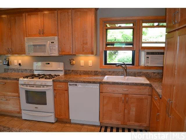 1008 Riverside Drive North Hudson, WI 54016 - Photo 6 of 18 Gallery Image 6