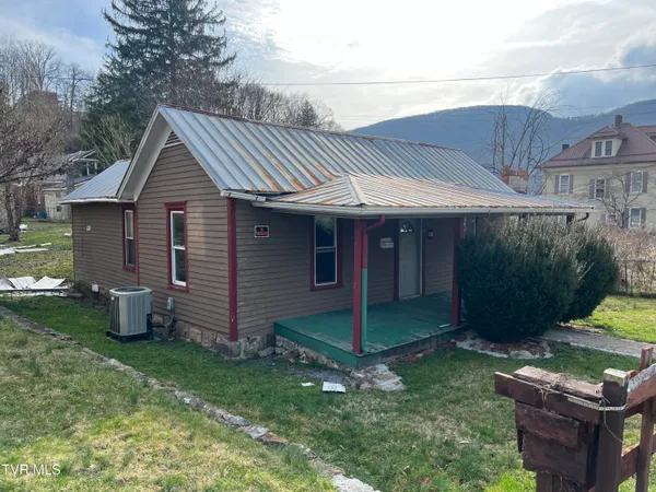 $49,900 | 204 10th Street Northwest, Norton, VA 24273