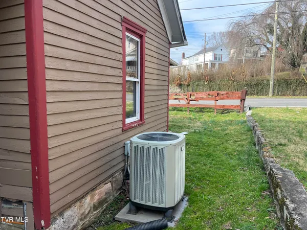 $46,900 | 204 10th Street Northwest, Norton, VA 24273