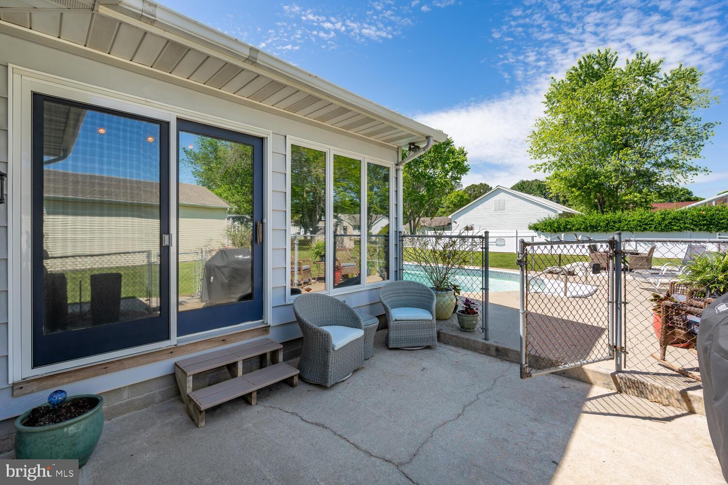 3 Oriole Drive Cambridge, MD 21613 - Photo 36 of 46 a balcony with furniture and garden view