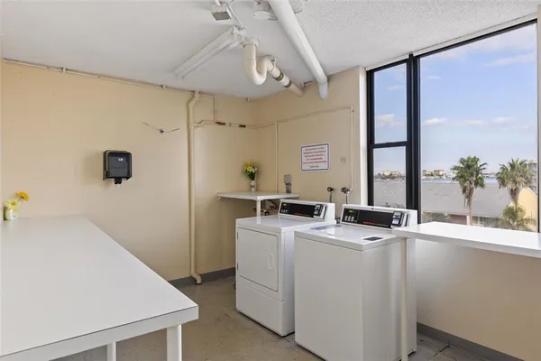 $2,200 | 255 Dolphin Point, Unit 513, Clearwater Beach, FL 33767