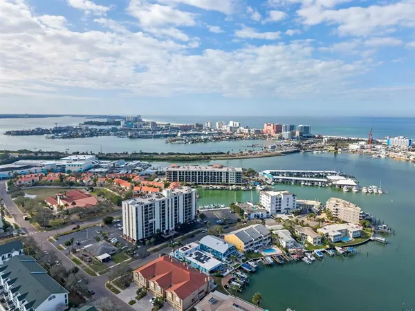 $2,200 | 255 Dolphin Point, Unit 513, Clearwater Beach, FL 33767