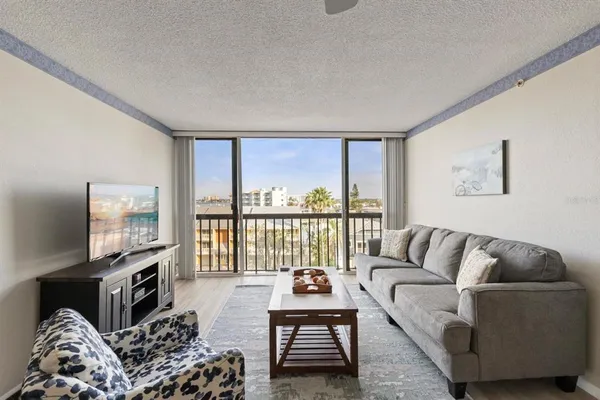 $2,200 | 255 Dolphin Point, Unit 513, Clearwater Beach, FL 33767