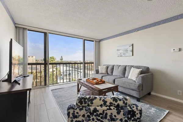 $2,200 | 255 Dolphin Point, Unit 513, Clearwater Beach, FL 33767
