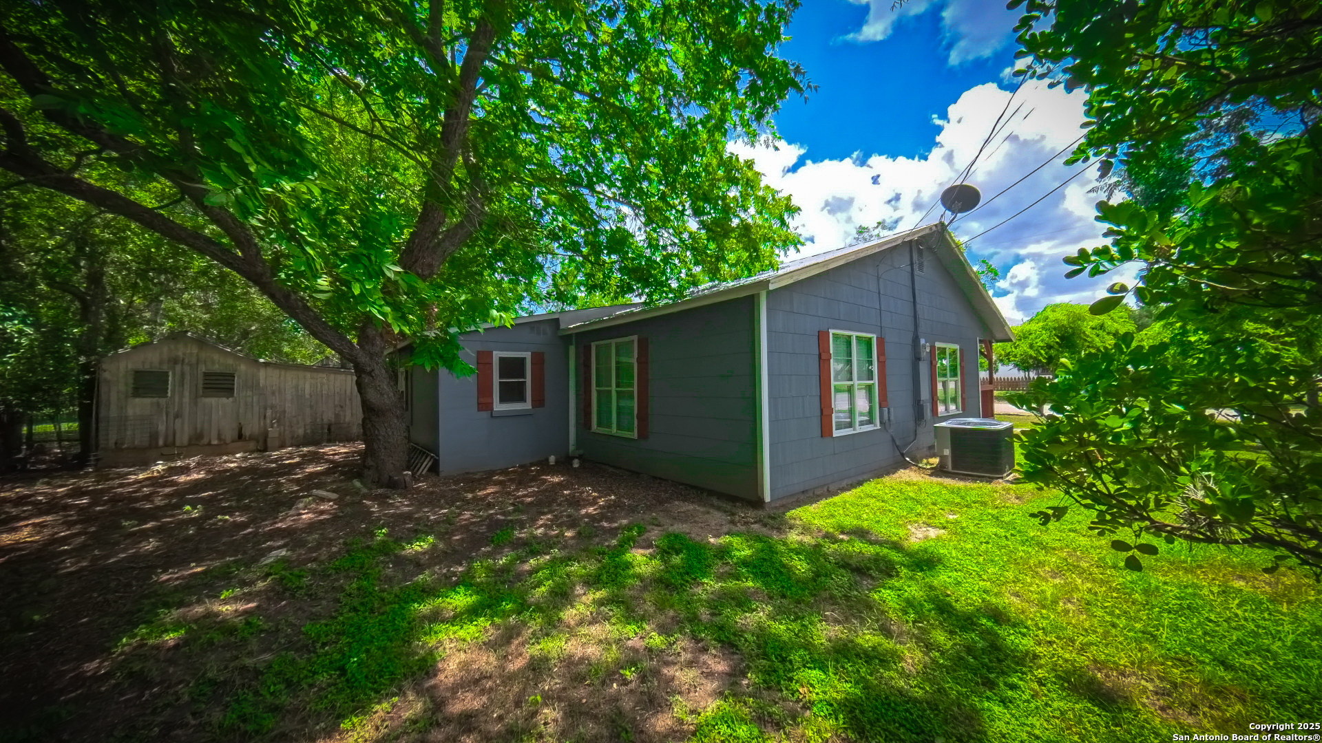 406 7th Street Bandera, TX 78003 - Photo 17 of 18