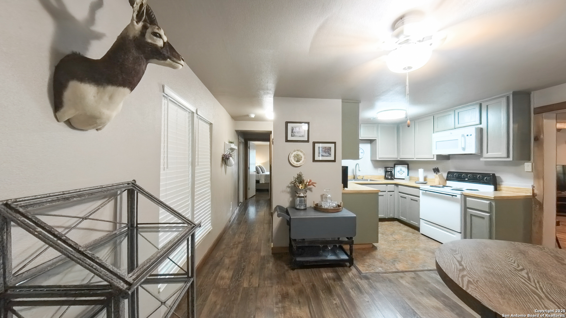 406 7th Street Bandera, TX 78003 - Photo 8 of 18