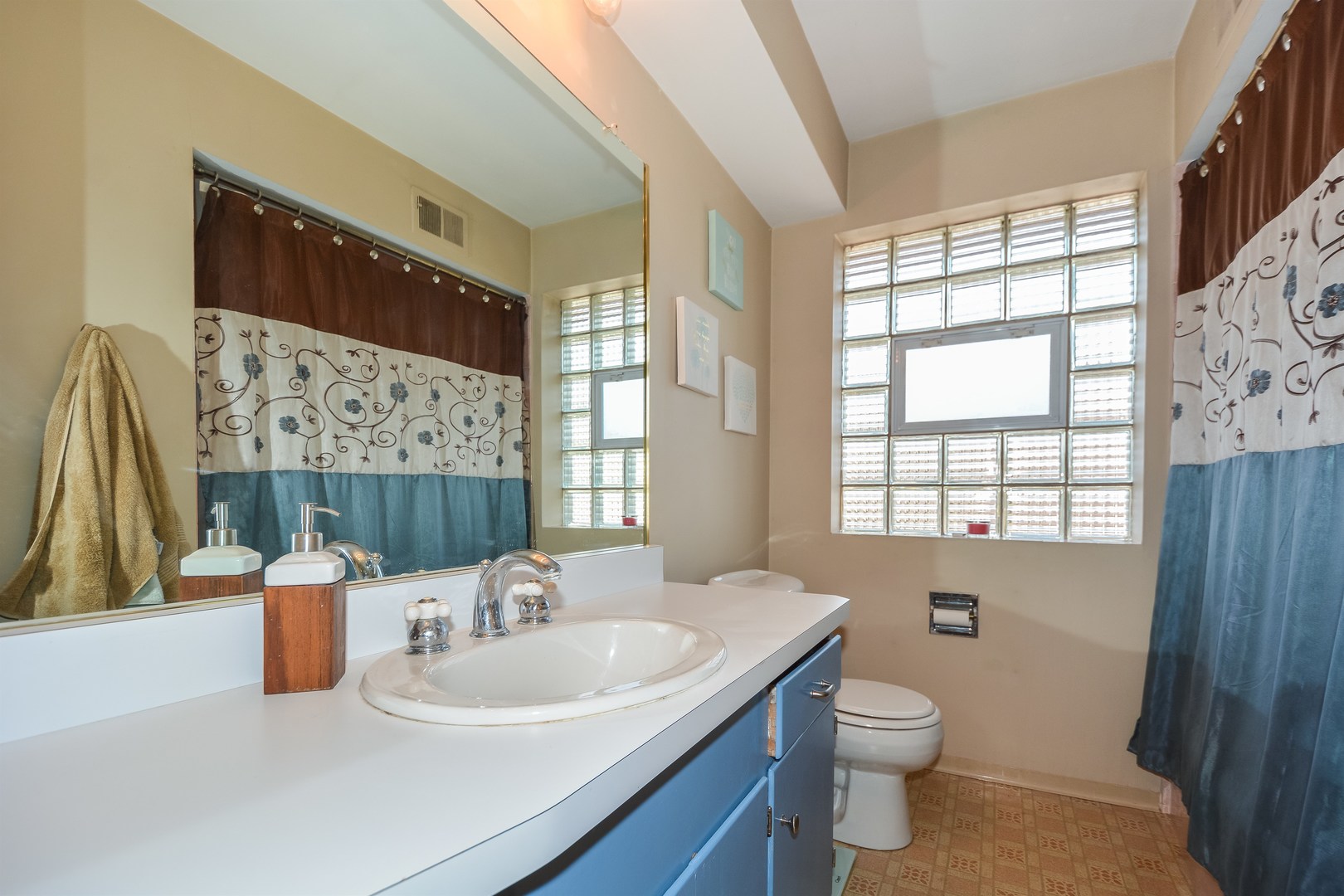 3006 South Harlem Avenue, Unit 2W Riverside, IL 60546 - Photo 16 of 24
