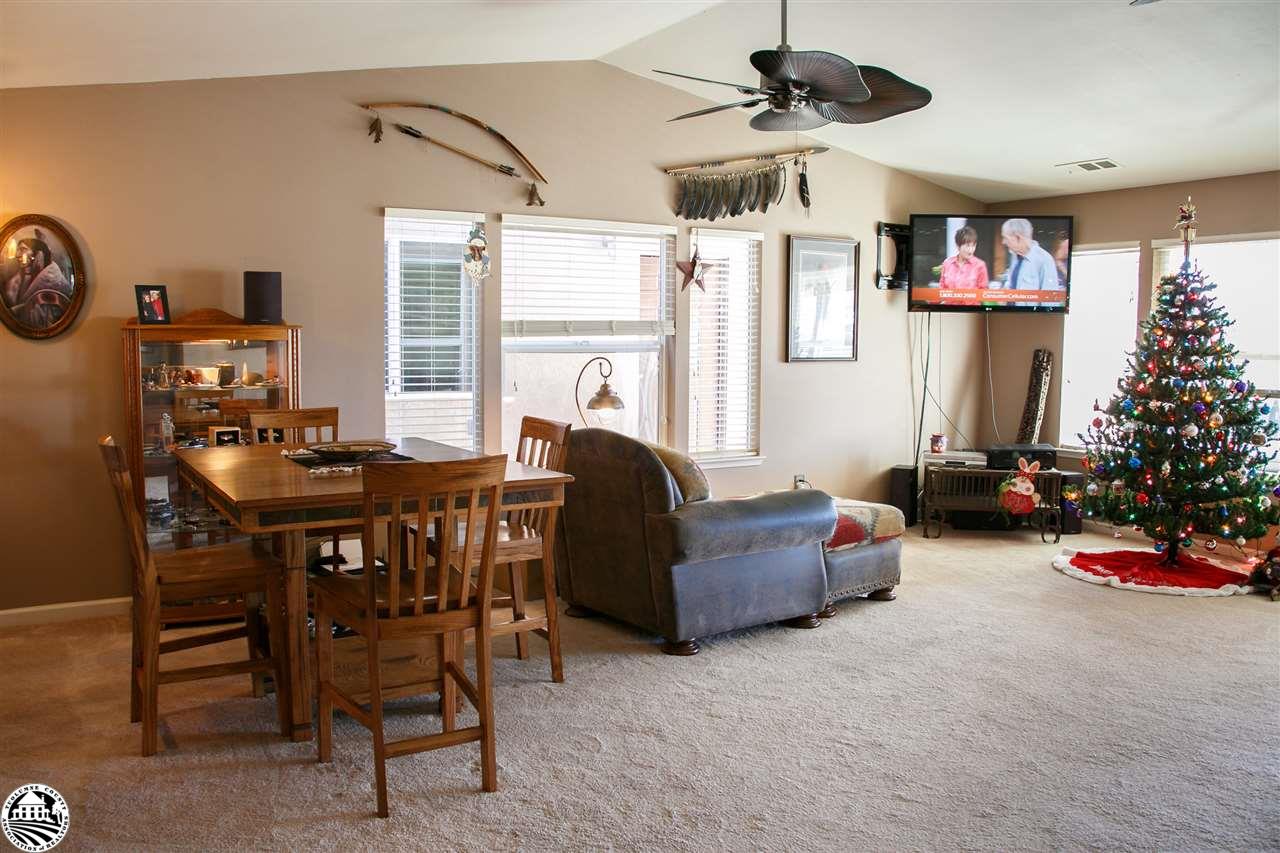 2112 Quail Hill Road Copperopolis, CA 95228 - Photo 2 of 22 a view of a livingroom with furniture and a window