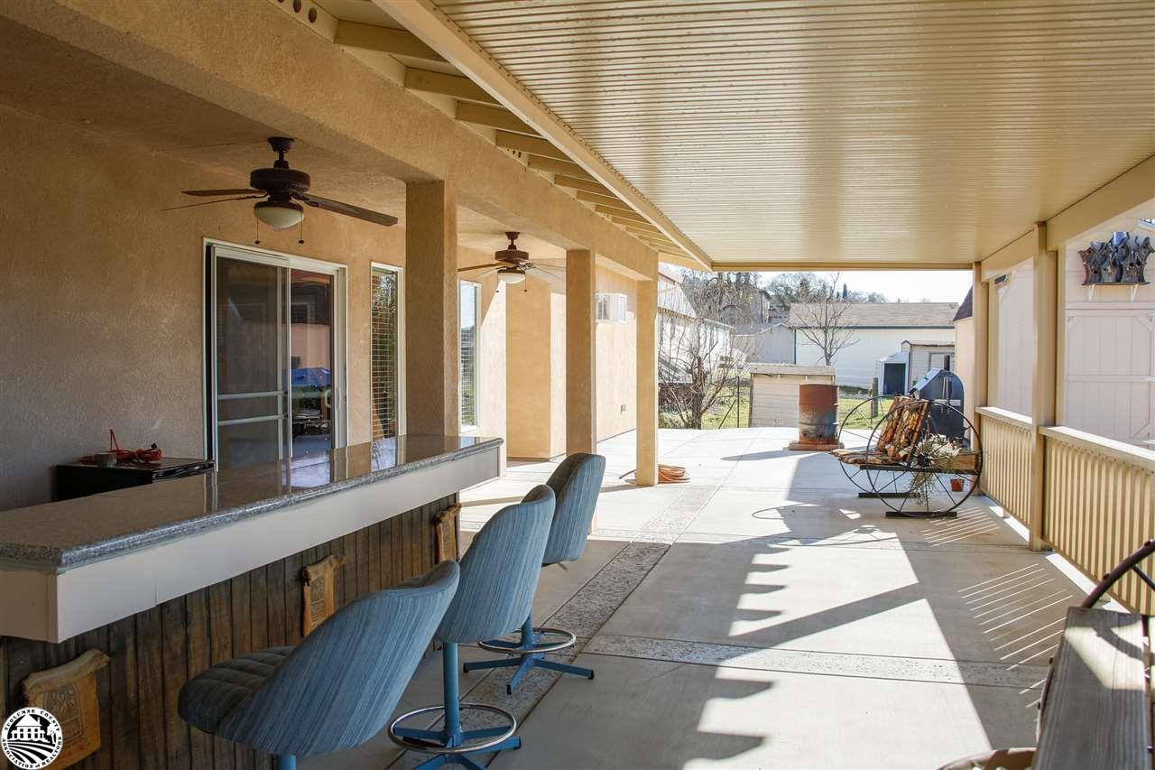 2112 Quail Hill Road Copperopolis, CA 95228 - Photo 9 of 22 a lobby with furniture and window