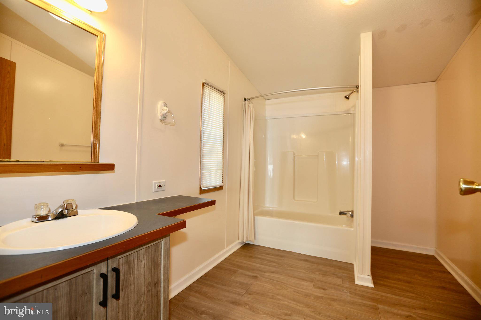 261 Tony Circle Mantua, NJ 08051 - Photo 18 of 26 Spacious Primary Bath