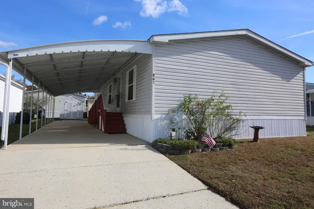a view of a house with a garage