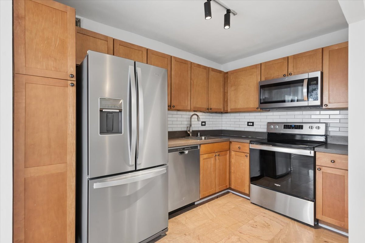 655 West Irving Park Road, Unit 906 Chicago, IL 60613 - Photo 8 of 20