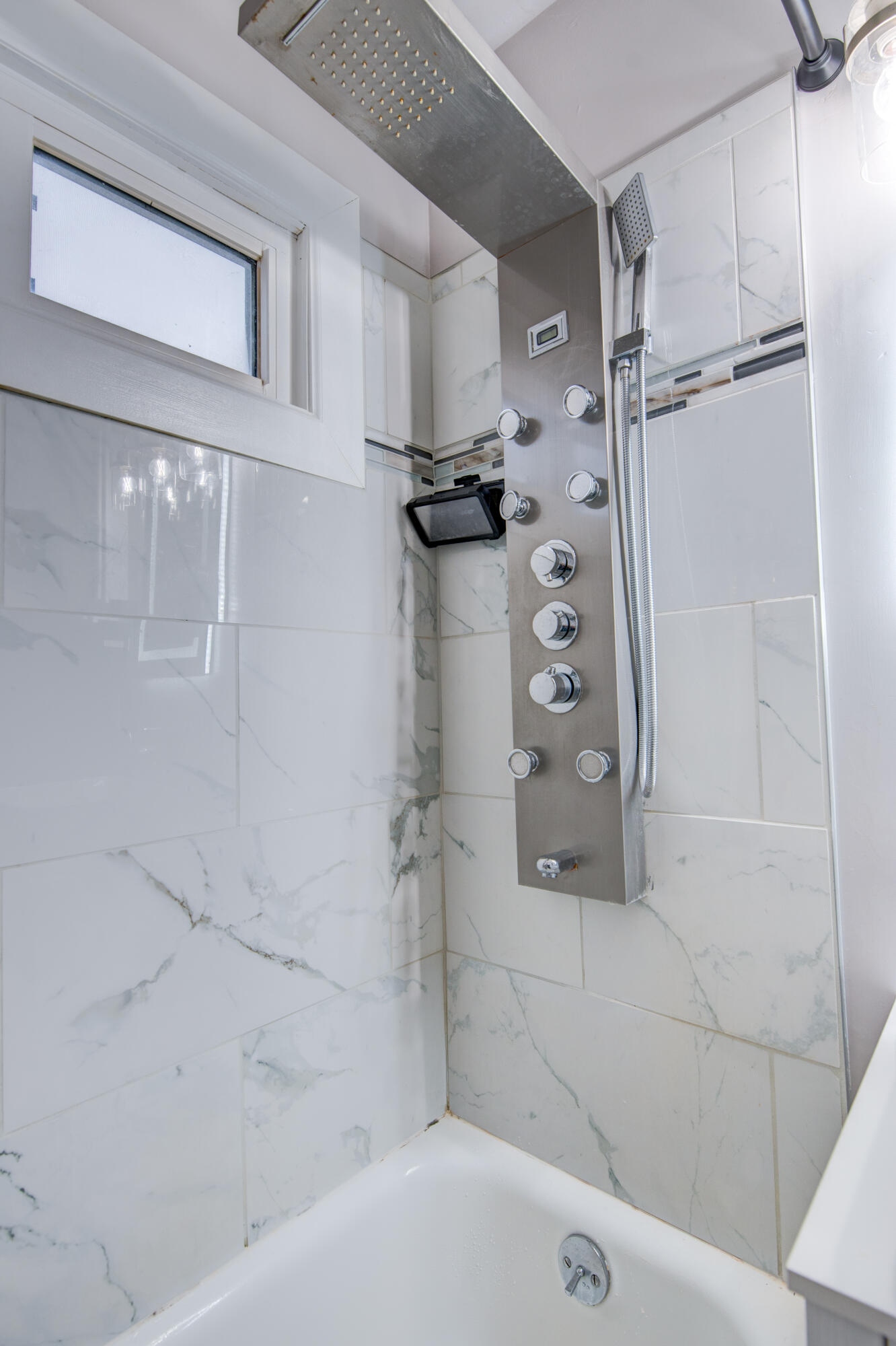 2080 Wright Street Gary, IN 46404 - Photo 16 of 20 a bathroom with a shower