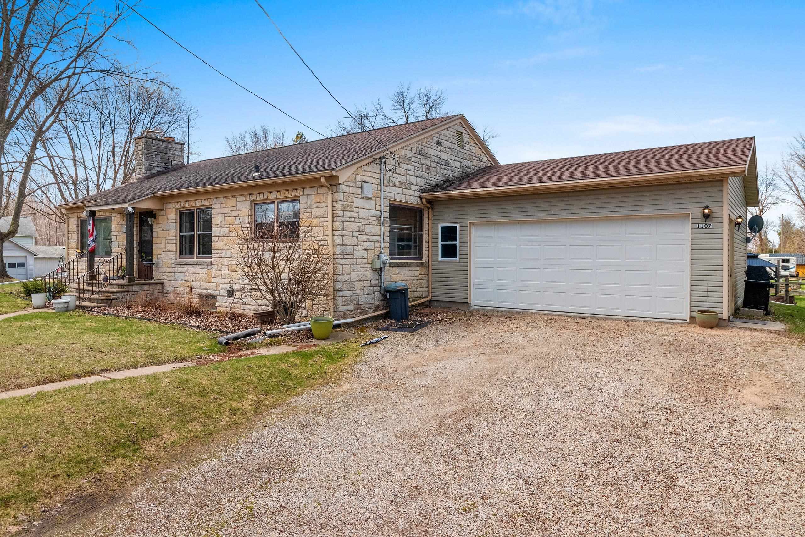 1107 Grosse Road Little Suamico, WI 54141 - Photo 2 of 47