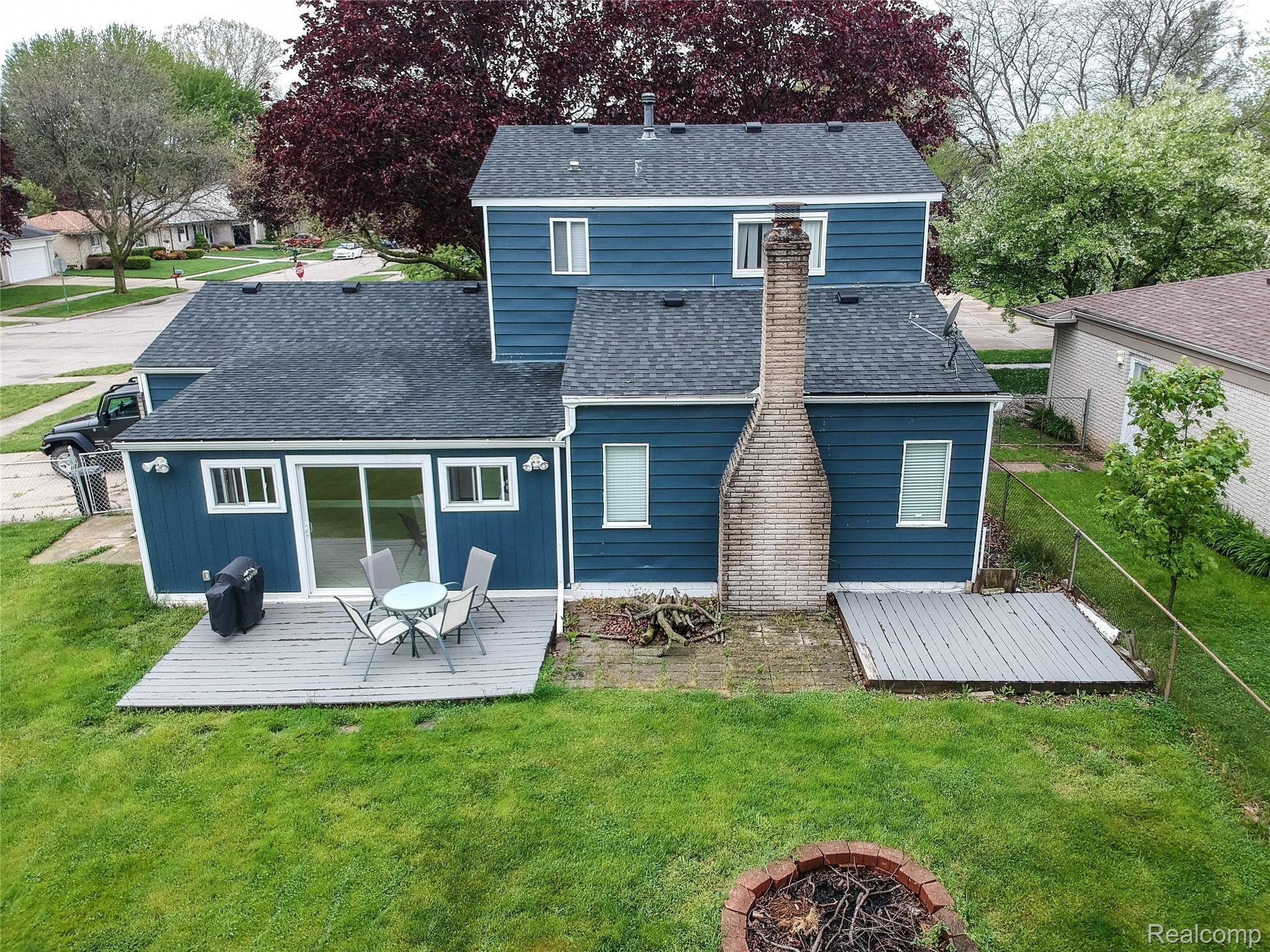 739 Meadowlake Road Canton, MI 48188 - Photo 3 of 44 Back of house.jpg