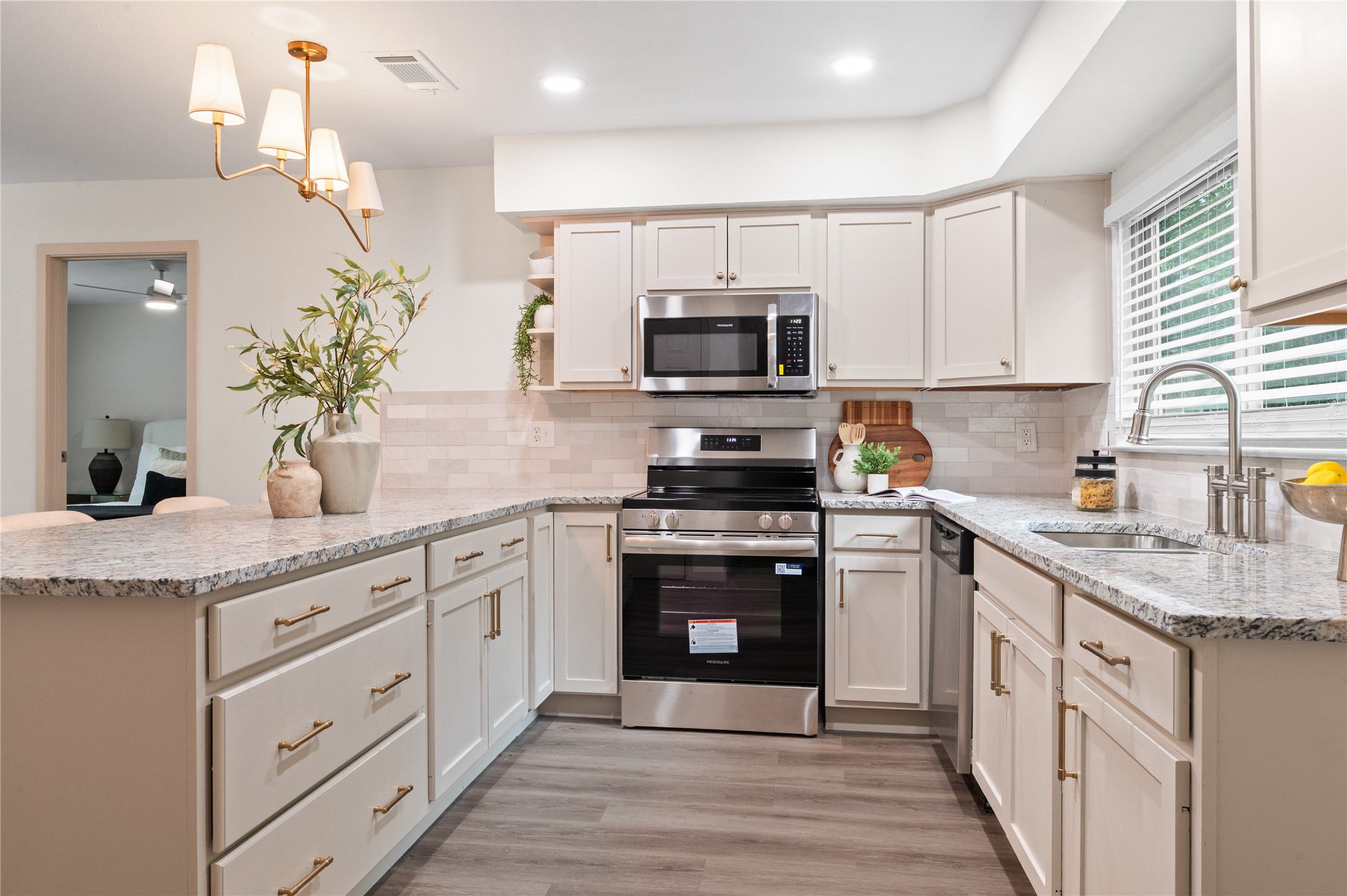 7 South Cypress Pine Drive The Woodlands, TX 77381 - Photo 5 of 19