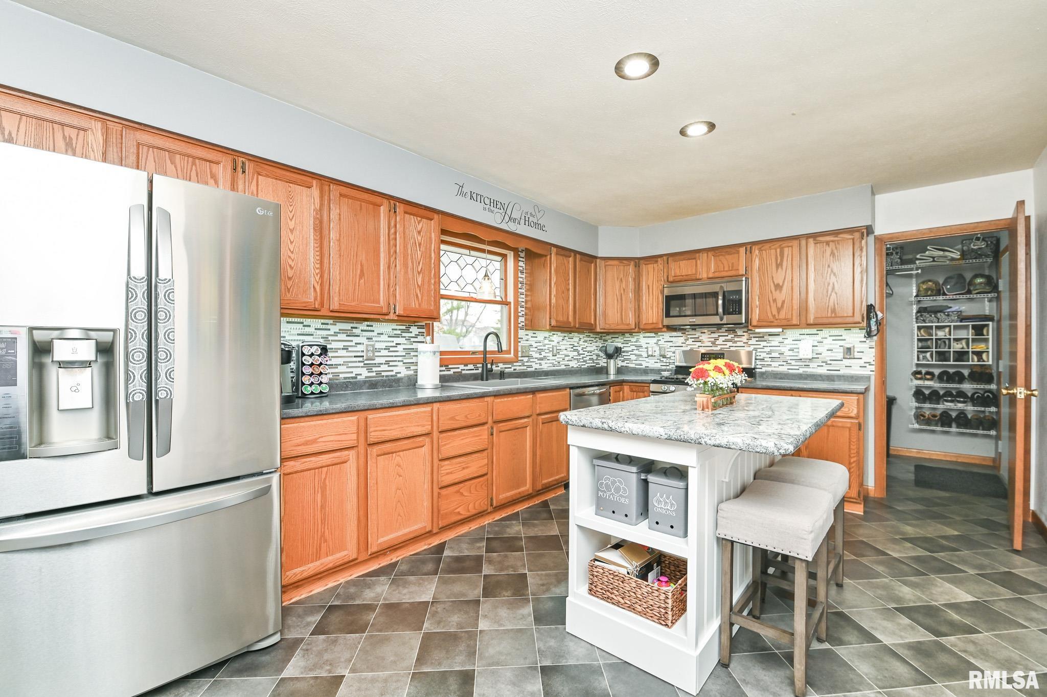 1441 Highview Road East Peoria, IL 61611 - Photo 3 of 36 Gallery Image 3
