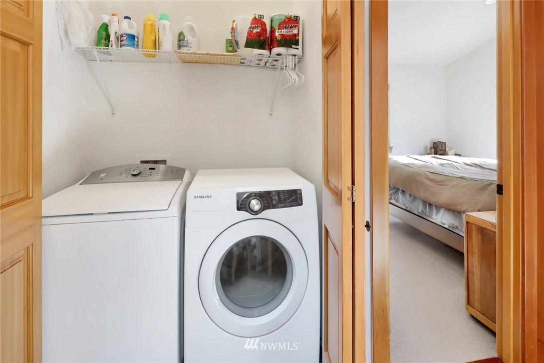 4760 Mission Road Bellingham, WA 98226 - Photo 27 of 40 a utility room with dryer and washer