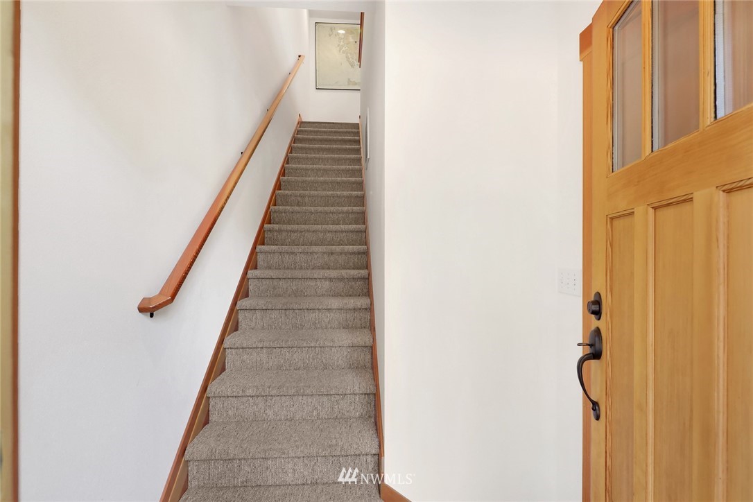 4760 Mission Road Bellingham, WA 98226 - Photo 10 of 40 a view of entryway