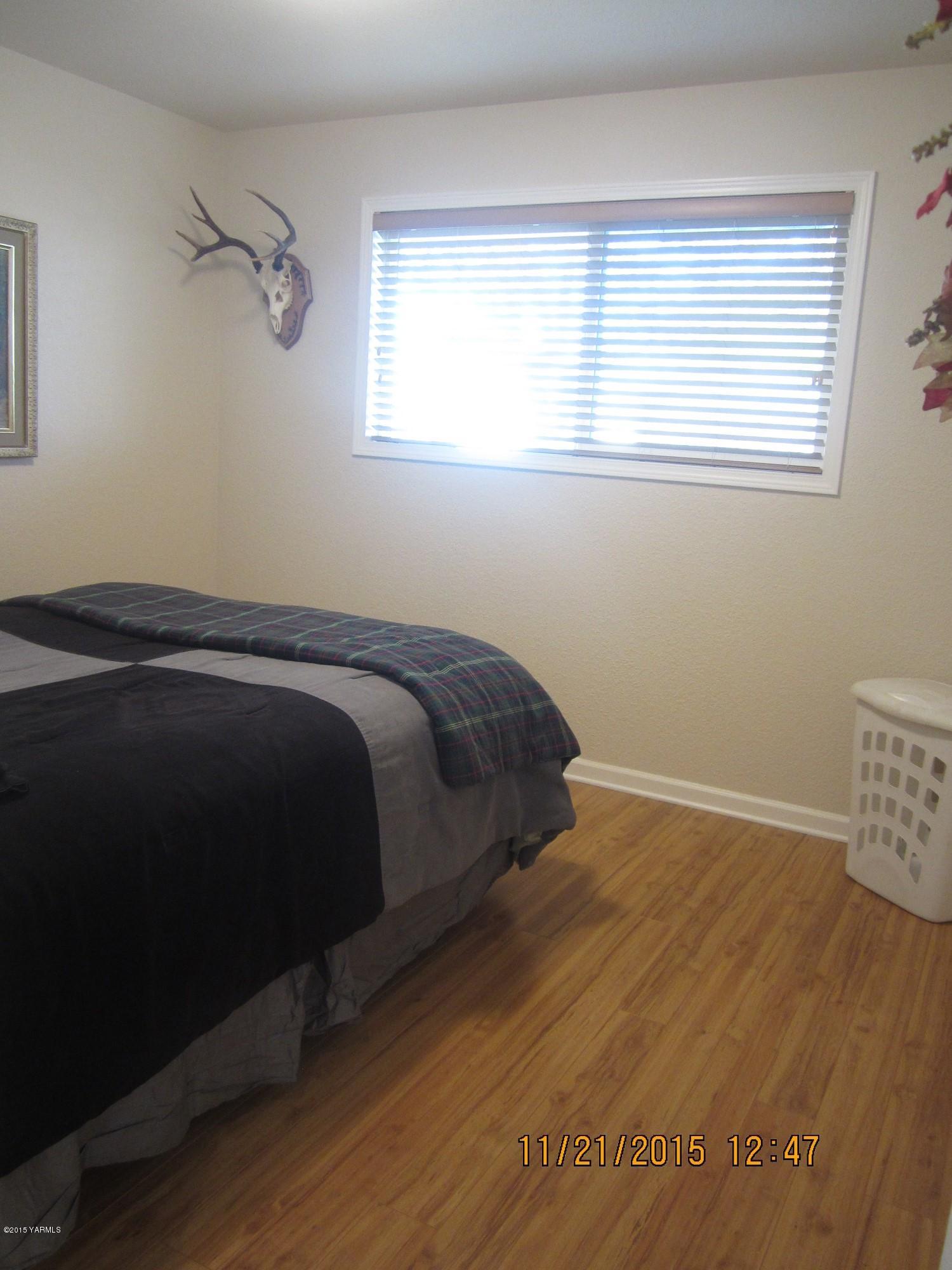8002 Rutherford Road Yakima, WA 98903 - Photo 9 of 16 bed 2