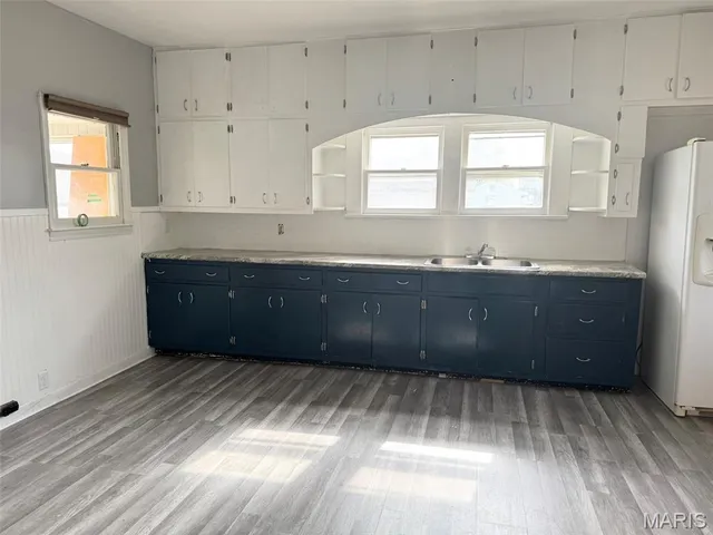 $65,000 | 212 West Helen Avenue, Christopher, IL 62822