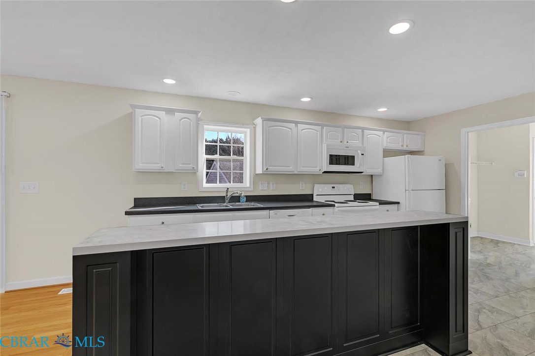 9469 Glass Road Gloucester, VA 23061 - Photo 5 of 23