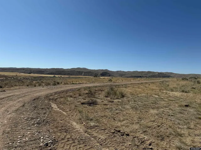 $90,000 | 2366 Highway 20, Worland, WY 82401