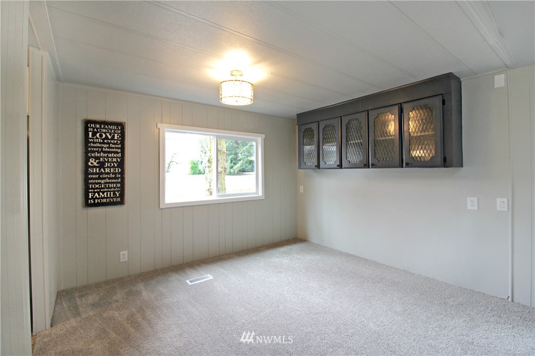 531 Northeast Beck Road Belfair, WA 98528 - Photo 8 of 14 an empty room with windows