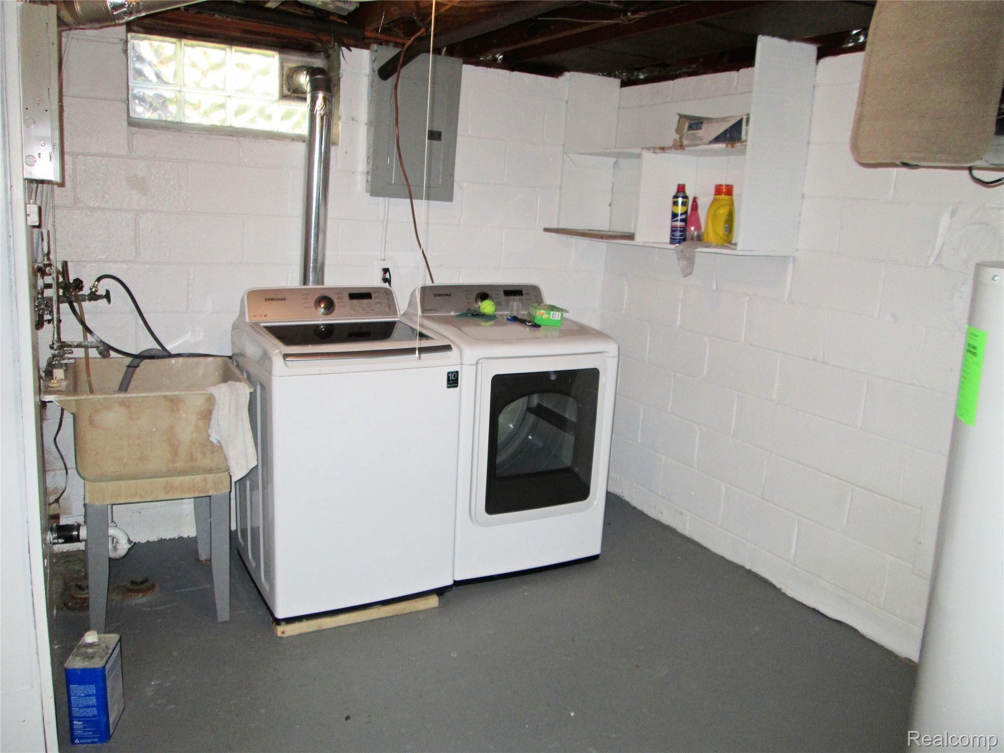 415 Sherbourne Street Inkster, MI 48141 - Photo 24 of 25 Laundry room.jpg