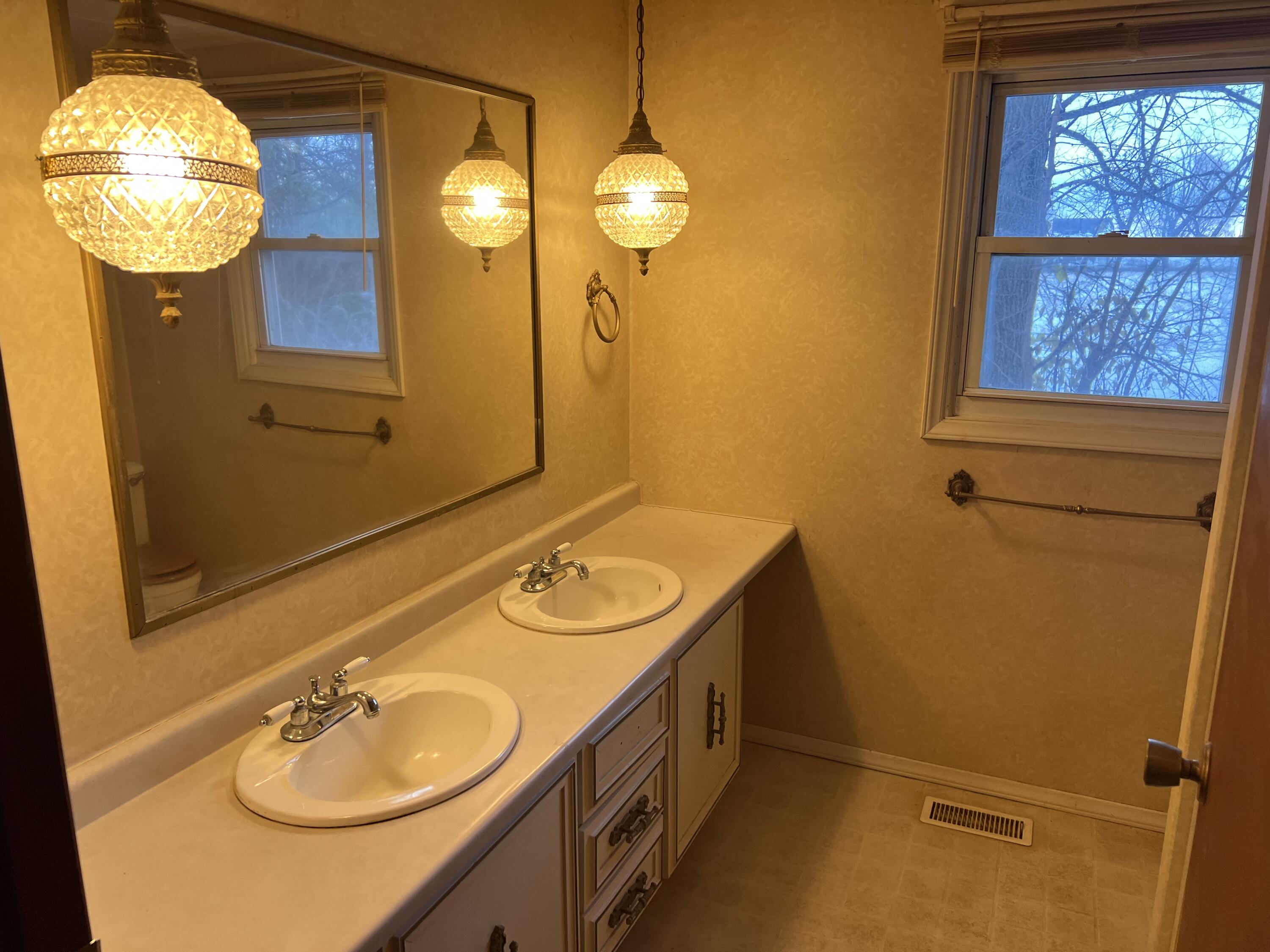 12880 Jordan Road Saline, MI 48176 - Photo 17 of 32 bath1