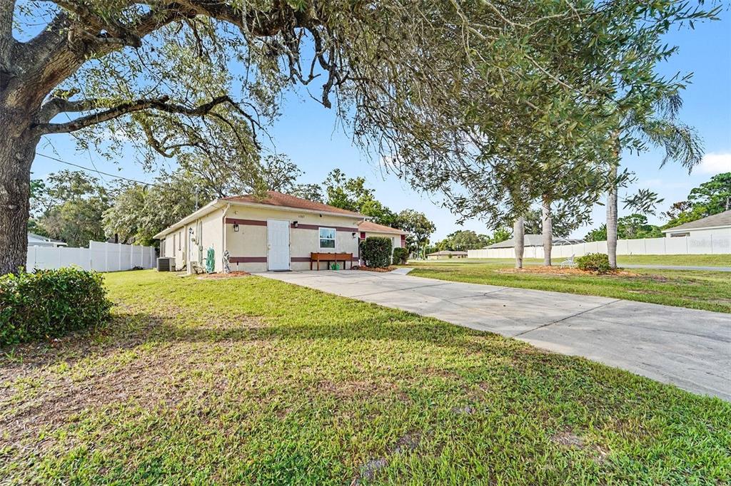 11363 Norvell Road Spring Hill, FL 34608 - Photo 3 of 30