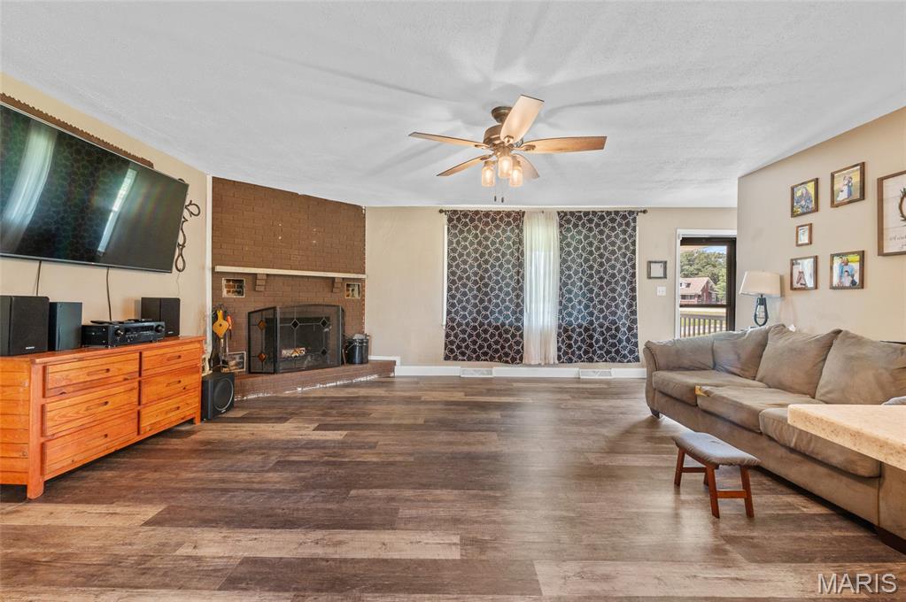 3612 State Rte 4 Staunton, IL 62088 - Photo 7 of 34