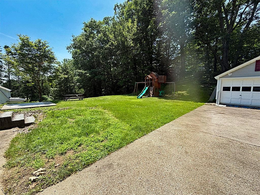 39 Cramton Avenue Rutland, VT 05701 - Photo 4 of 37