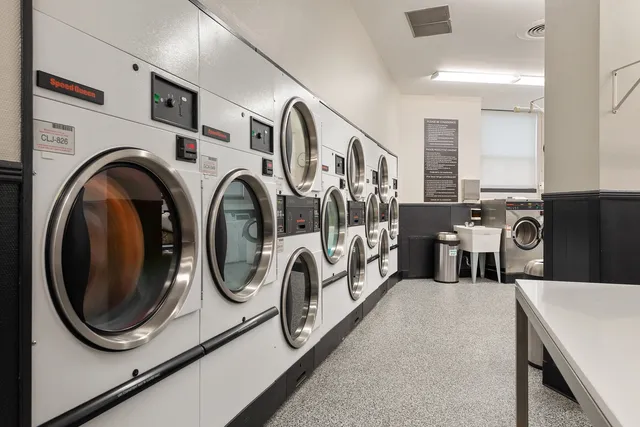 $2,100 | 2626 North Lakeview Avenue, Unit 1409, Chicago, IL 60614