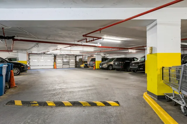 $2,100 | 2626 North Lakeview Avenue, Unit 1409, Chicago, IL 60614