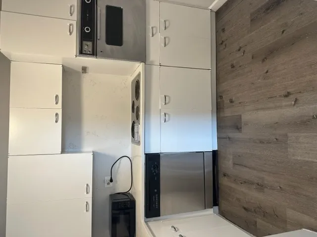 $2,100 | 2626 North Lakeview Avenue, Unit 1409, Chicago, IL 60614