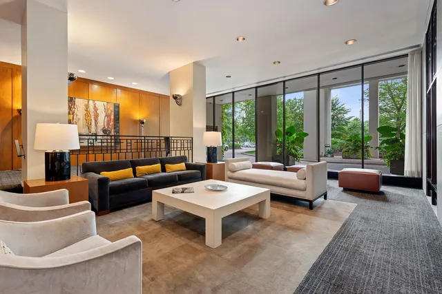 $2,100 | 2626 North Lakeview Avenue, Unit 1409, Chicago, IL 60614