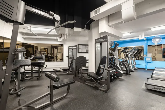 $2,100 | 2626 North Lakeview Avenue, Unit 1409, Chicago, IL 60614