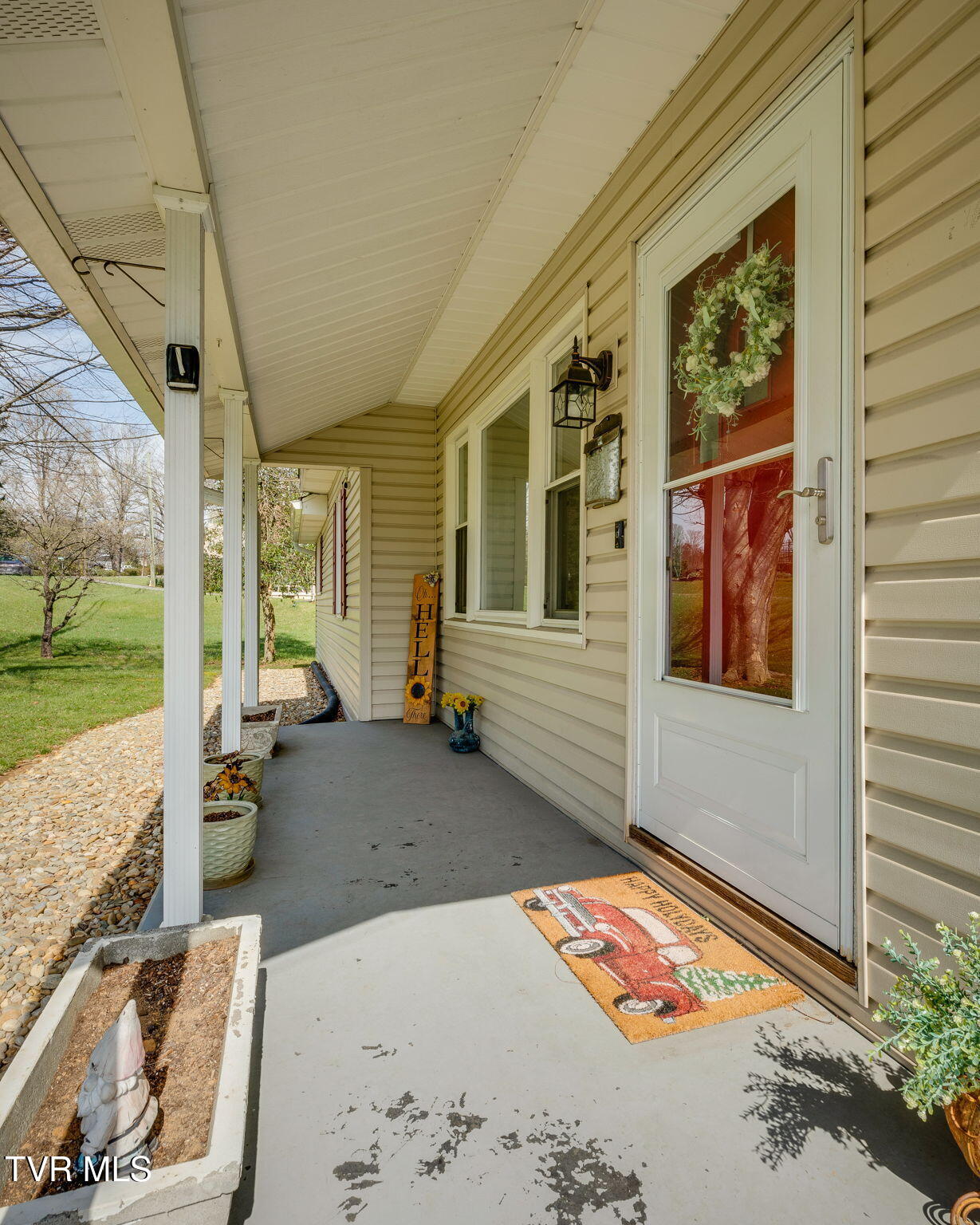 1211 Weaver Pike Bristol, TN 37620 - Photo 2 of 25 002