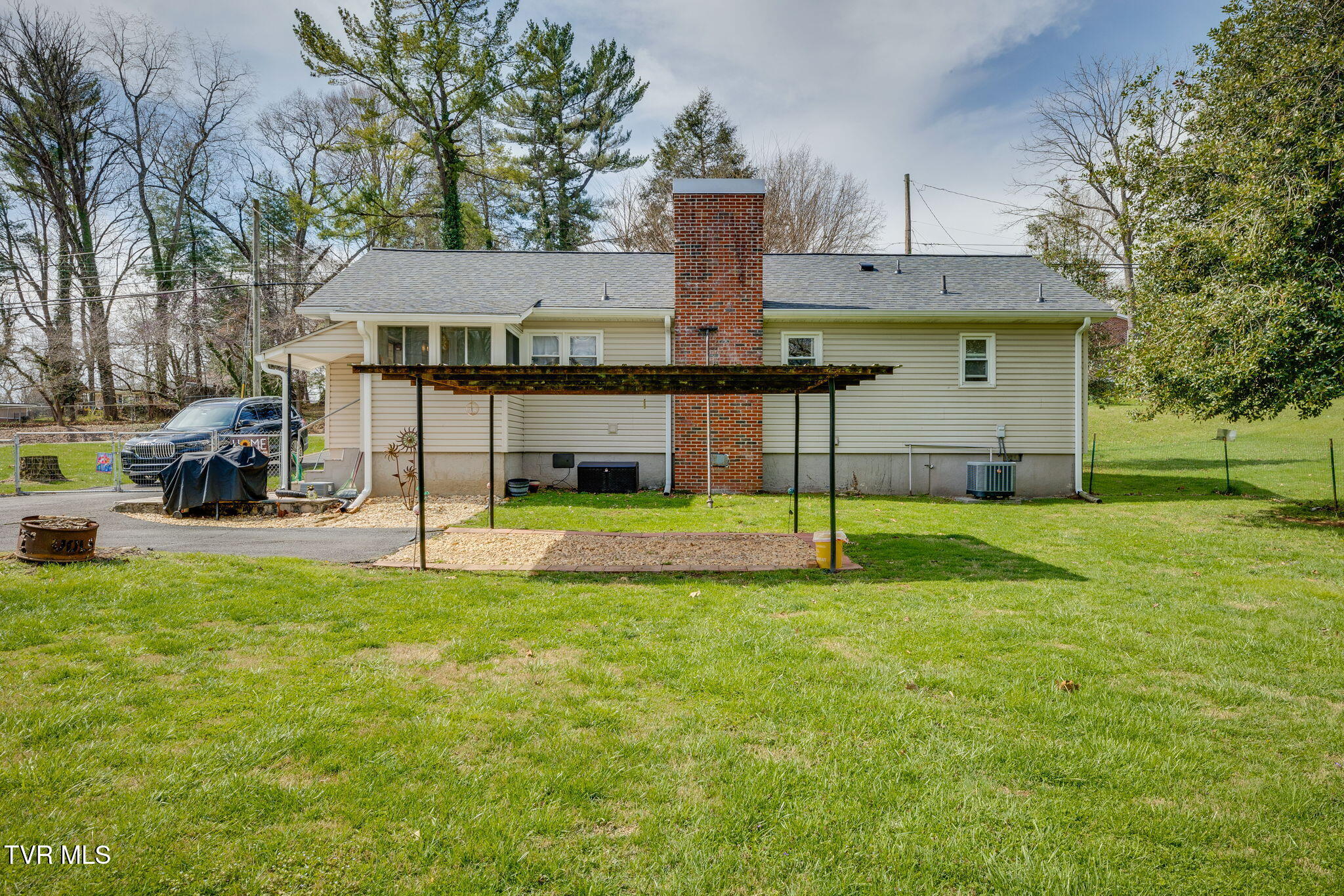 1211 Weaver Pike Bristol, TN 37620 - Photo 21 of 25 021