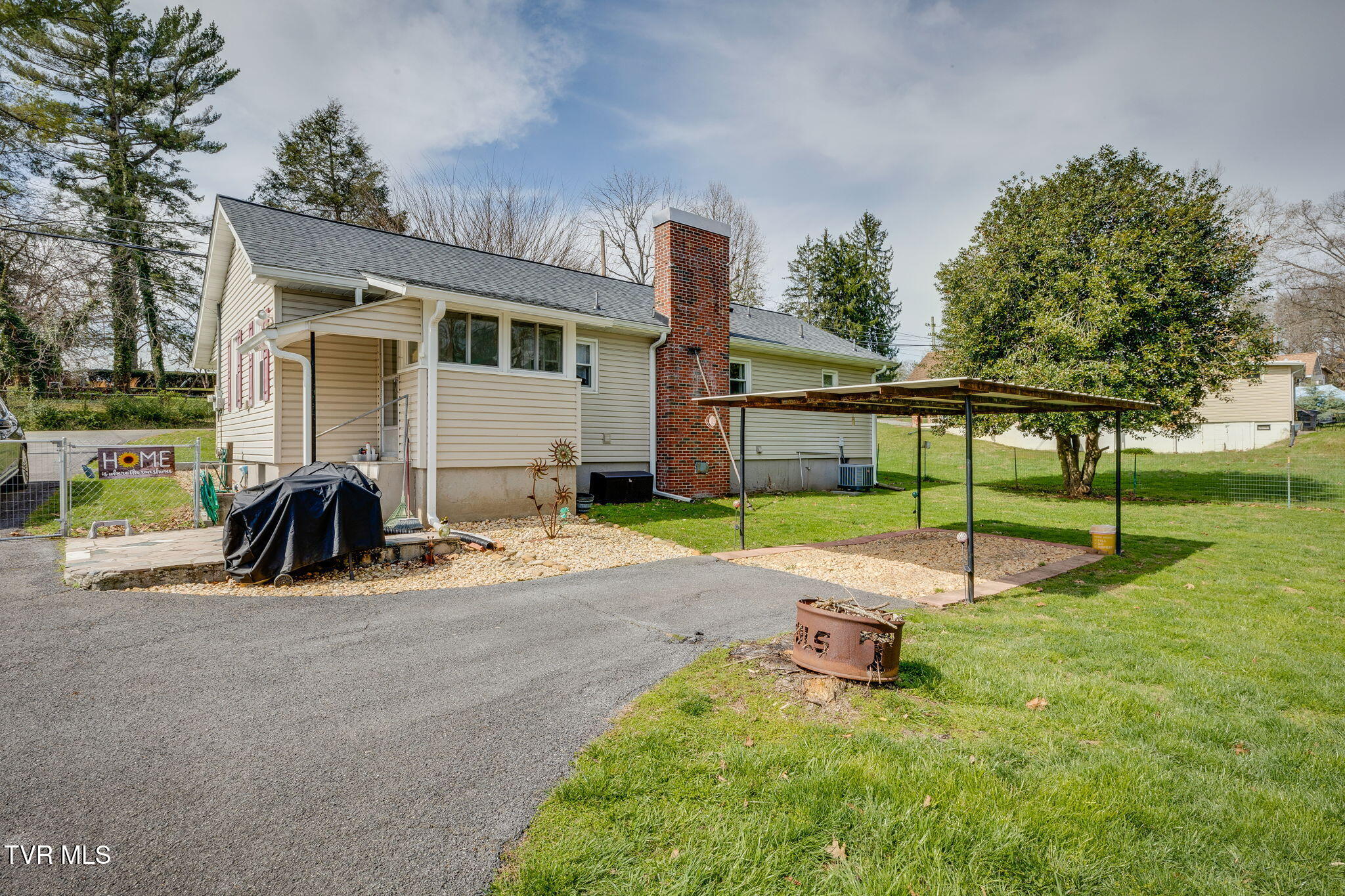 1211 Weaver Pike Bristol, TN 37620 - Photo 22 of 25 022