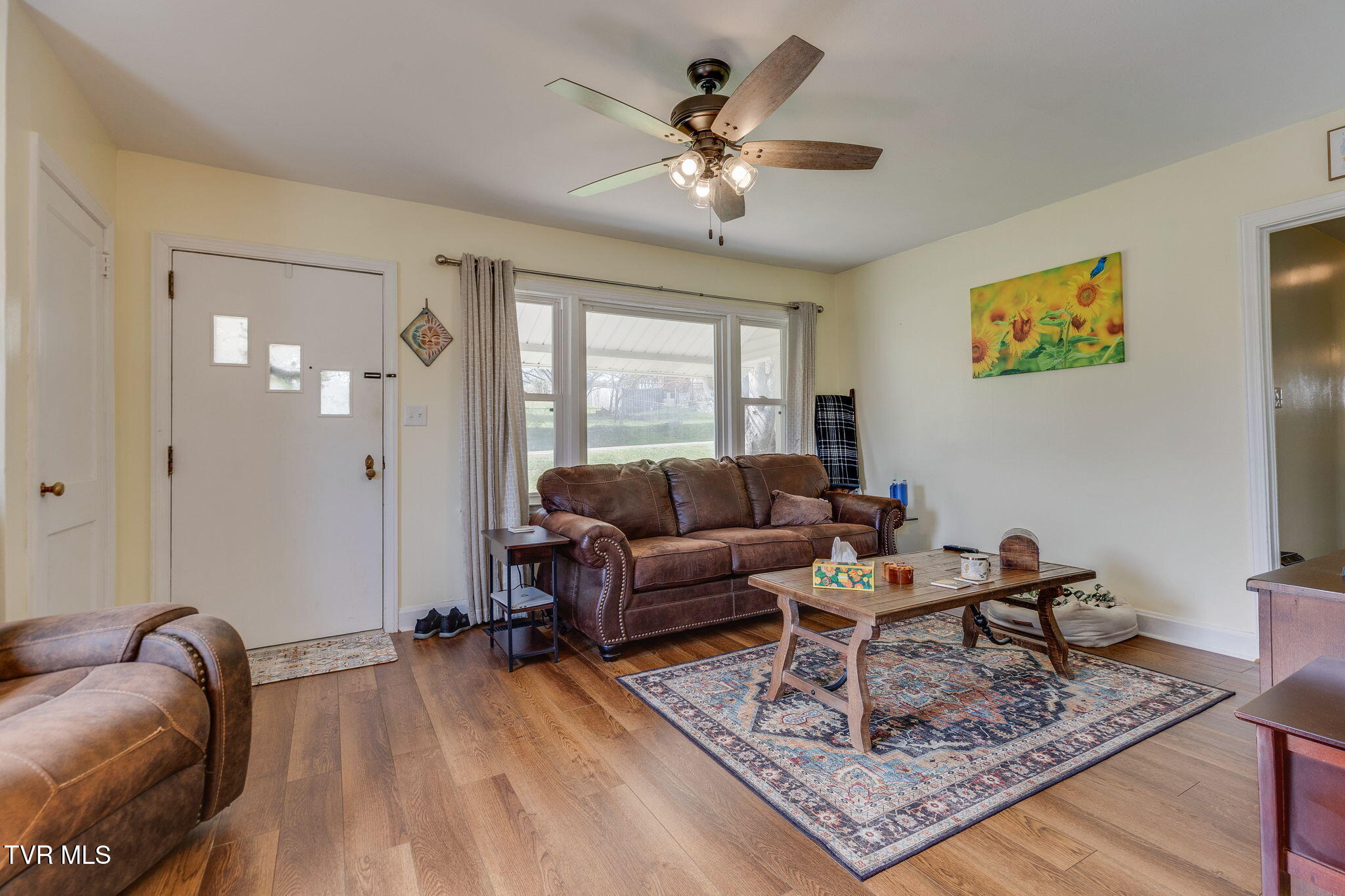 1211 Weaver Pike Bristol, TN 37620 - Photo 4 of 25 004