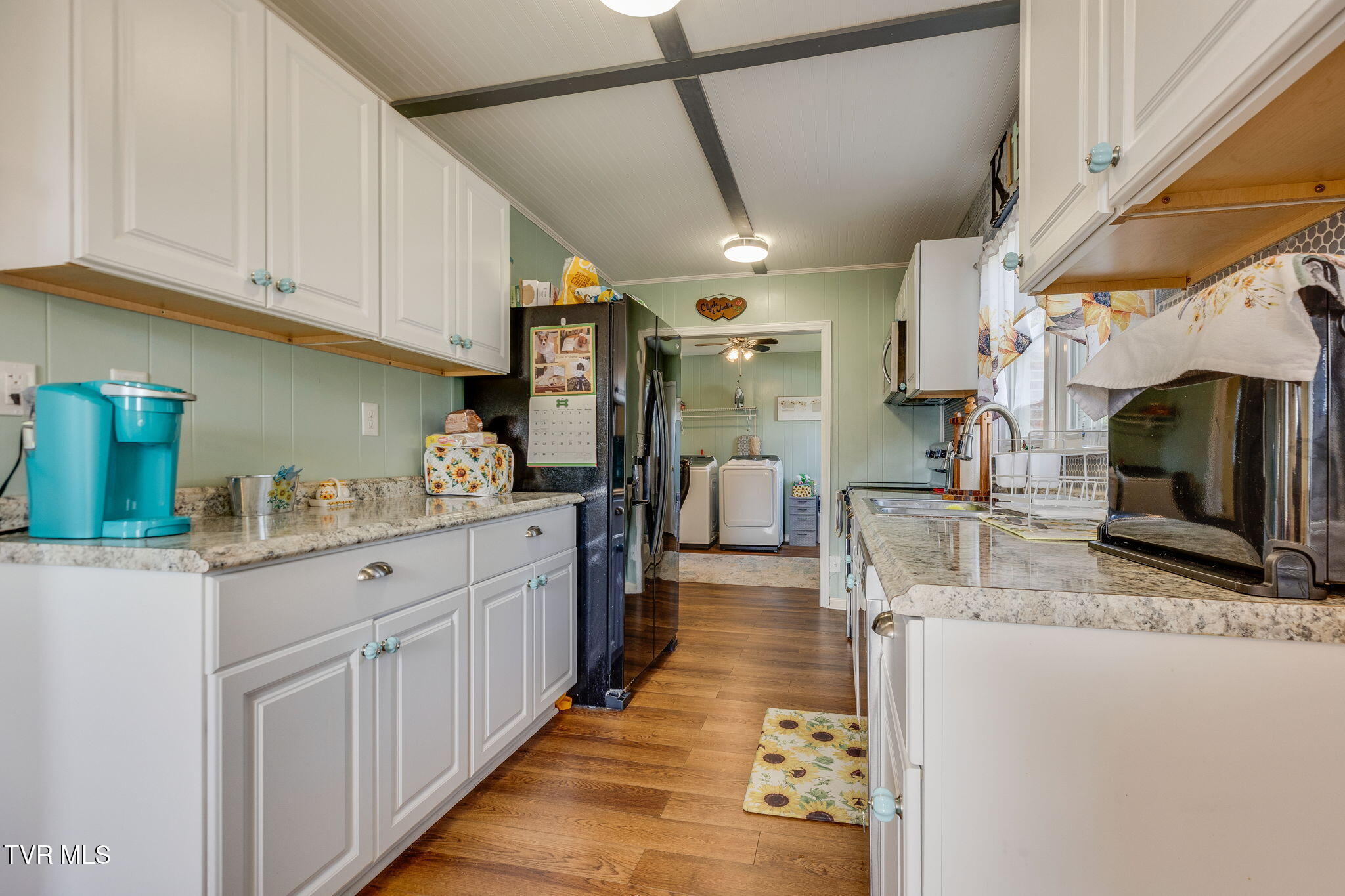 1211 Weaver Pike Bristol, TN 37620 - Photo 8 of 25 008