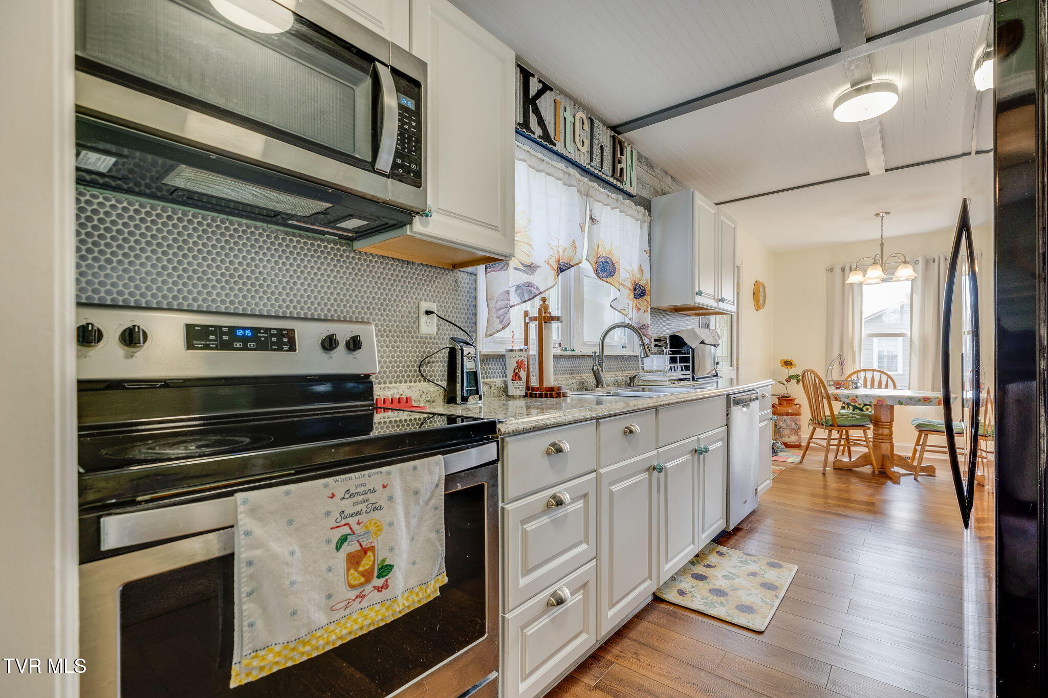 1211 Weaver Pike Bristol, TN 37620 - Photo 10 of 25 010