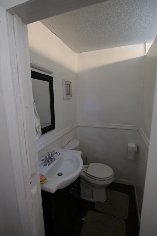 1228 Amostown Road West Springfield, MA 01089 - Photo 14 of 27