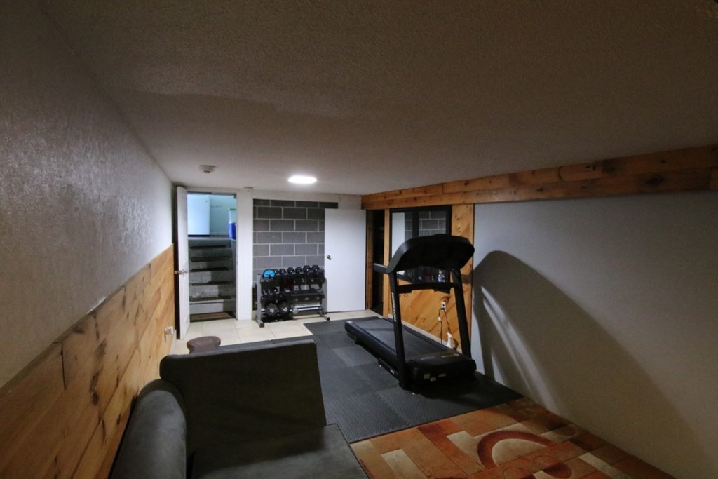 1228 Amostown Road West Springfield, MA 01089 - Photo 16 of 27