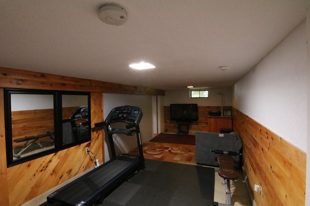 1228 Amostown Road West Springfield, MA 01089 - Photo 17 of 27