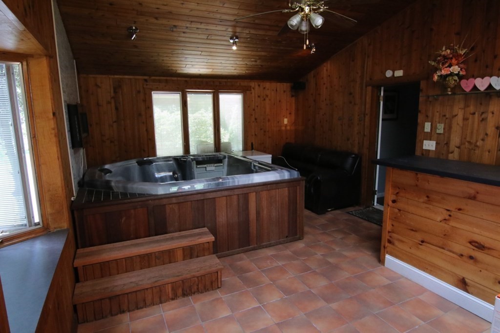 1228 Amostown Road West Springfield, MA 01089 - Photo 19 of 27