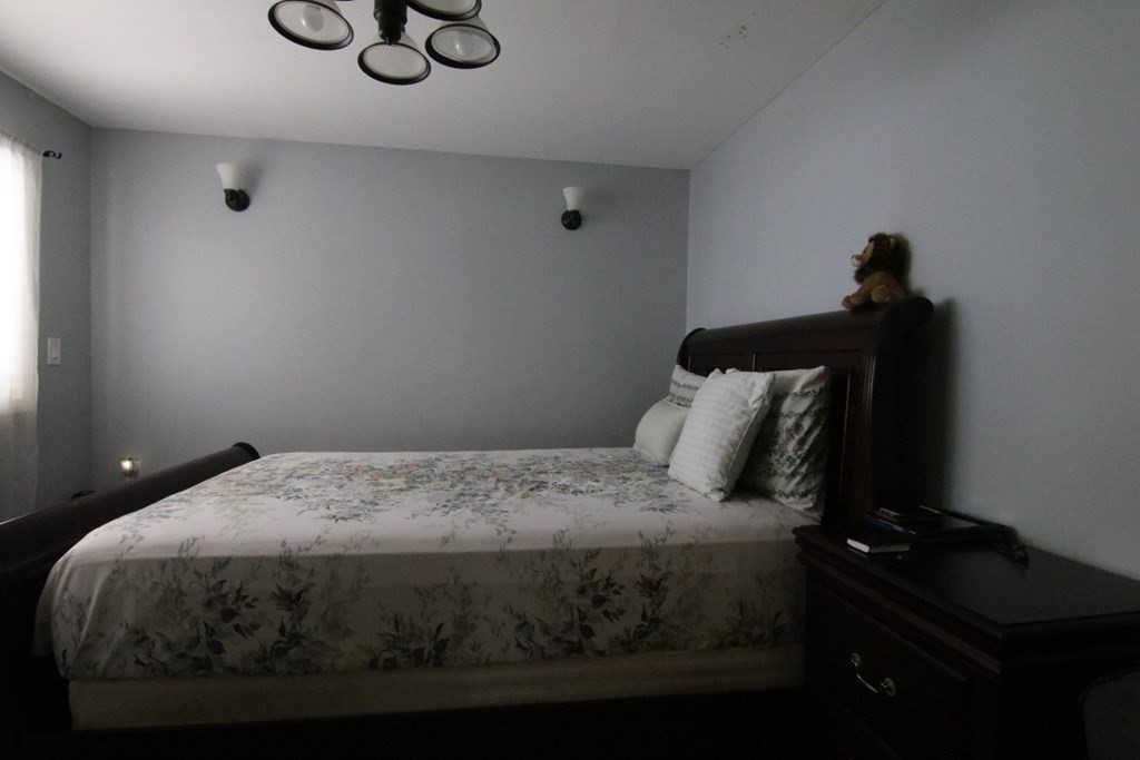1228 Amostown Road West Springfield, MA 01089 - Photo 10 of 27