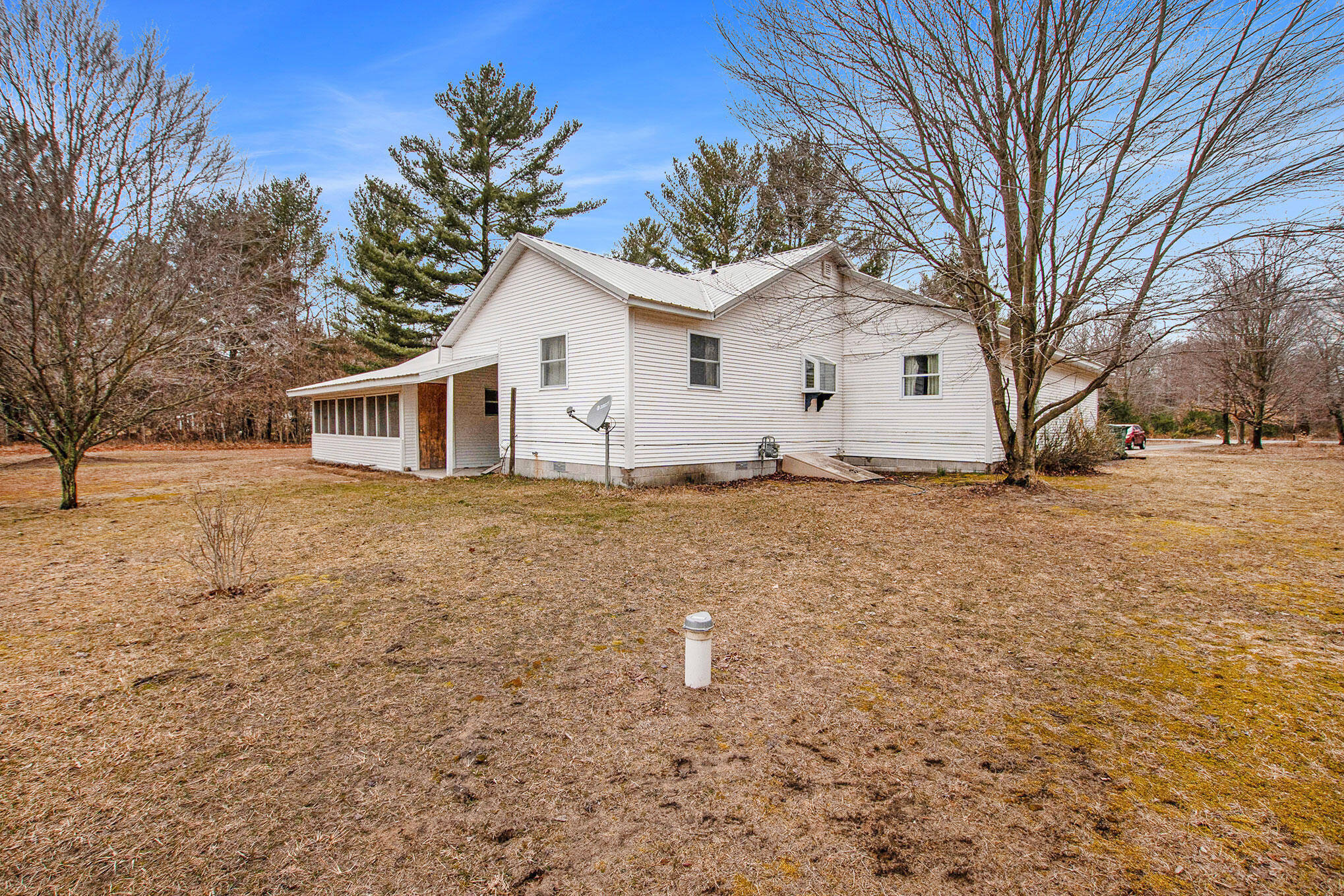 4615 West River Road Muskegon, MI 49445 - Photo 3 of 25 DSC02722